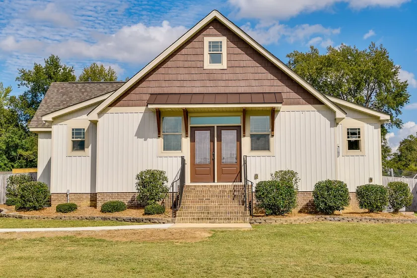 Lakeside Farm Sanctuary! 30-Acre Benson Retreat - Image 1