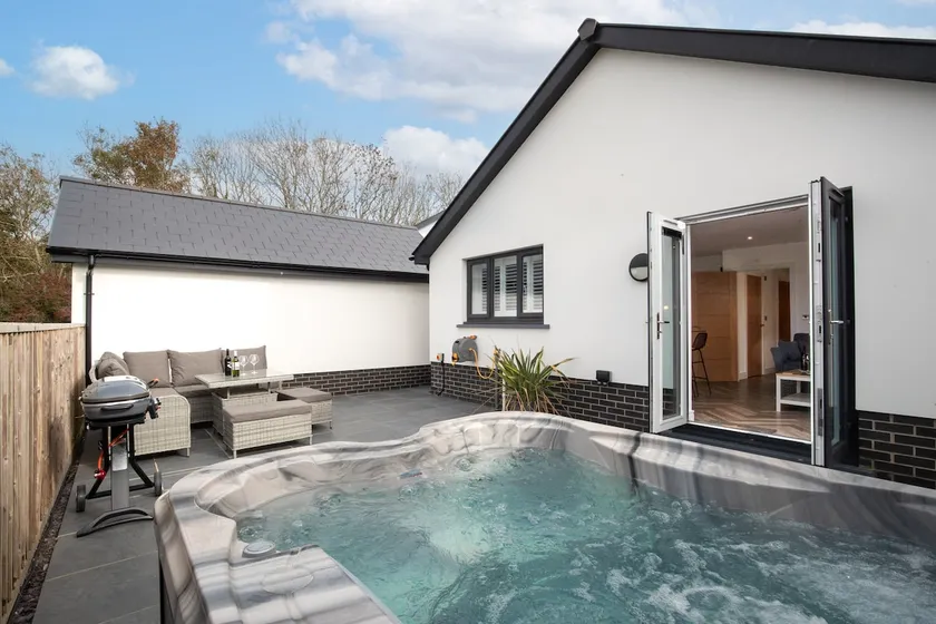 The Paddock - Lovely Cottage with Hot Tub - Image 1