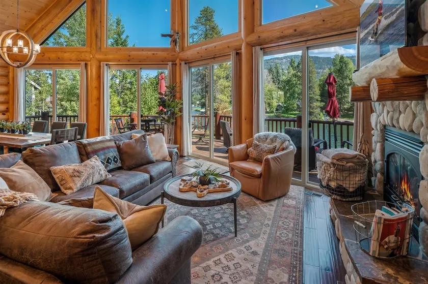 Waterfront Log Home, Dock, Hot Tub, and Pickleball - Image 1