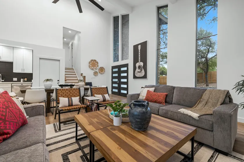 Group Travel 7BR Designer Haven in Heart of Austin - Image 1