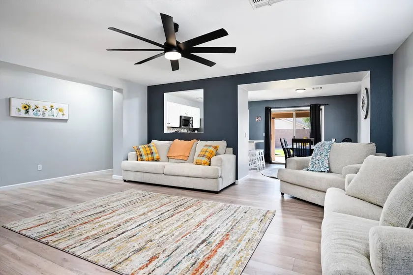 The Sunflower House Pet Friendly - Image 1