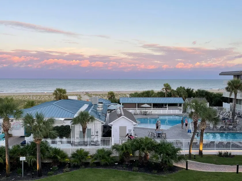 Beach Front Designer Condo w Pool Restaurant & Bar - Image 1