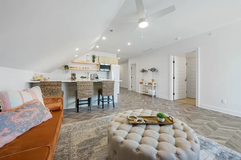 4BR Downtown Penthouse Suite near Cedar Point - Image 1