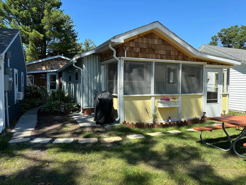 Canary Cottage-Lakeside-Boat Slip-Family Friendly - Image 1