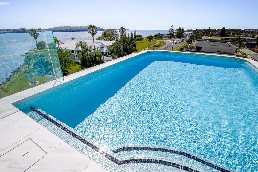 Oceanside Apartment with Bay Views - Image 1