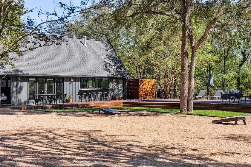 Luxury Retreat: Hot Tub, Fire Pit, Pool & GameRoom - Image 1