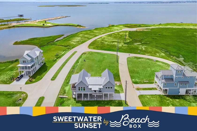 Beach House with Best West Bay Views - Image 1