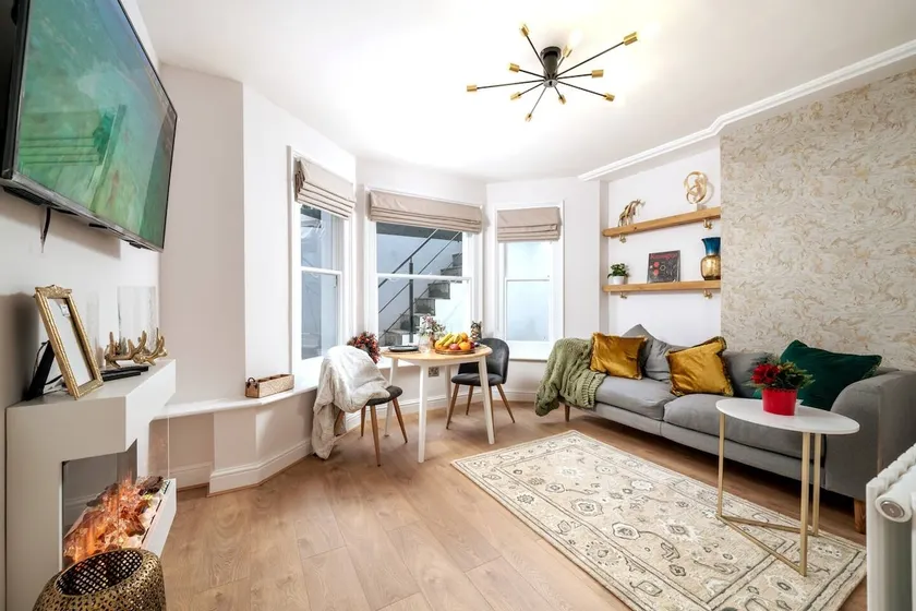 Kensington & Chelsea 1BR | Patio Apartment | Tube - Image 1