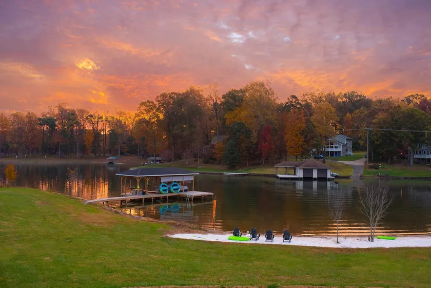 120' Private Beach/Dock, Pickleball, Basketball - Image 1
