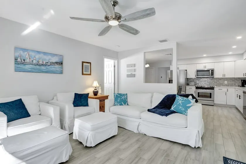 Bungalow Close to Naples Beaches - Image 1