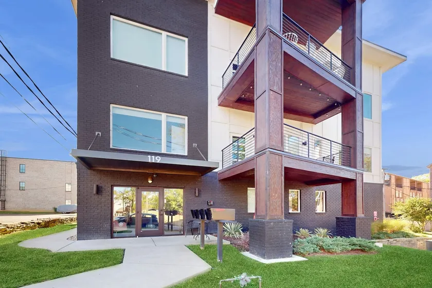 Downtown West End Nashville Retreat Near Broadway - Image 1