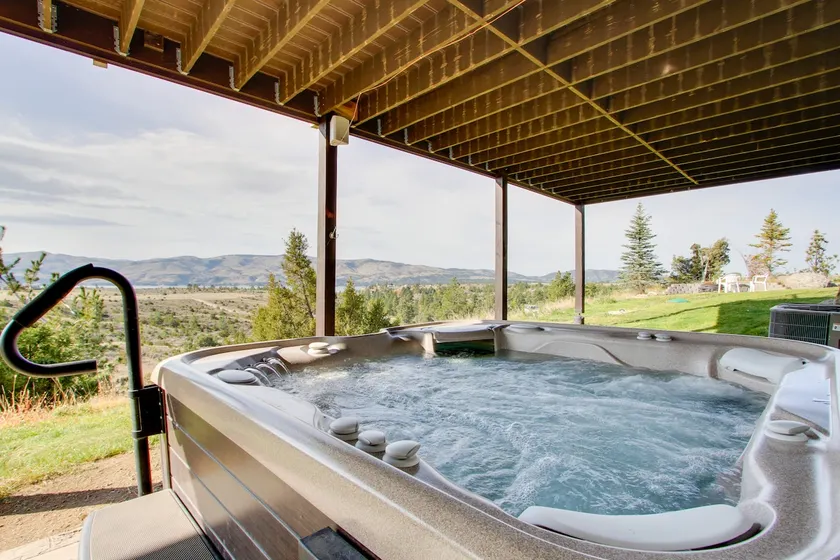 Spacious Canyon Ferry Lake House With Bar & Views! - Image 1