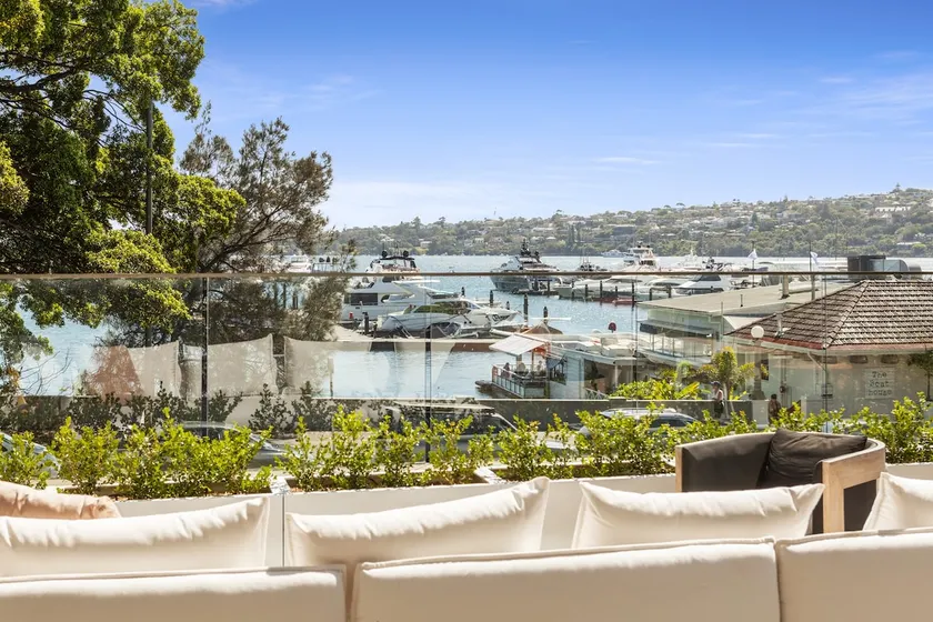 Superb 2-Bed Apartment Facing Rose Bay Marina - Image 1