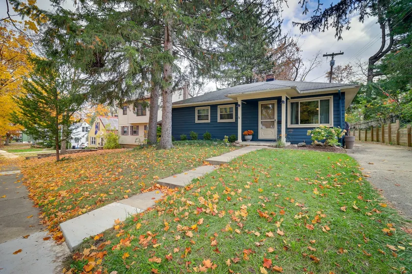 Ann Arbor Home w/ Deck, 2 Mi to Michigan Stadium! - Image 1