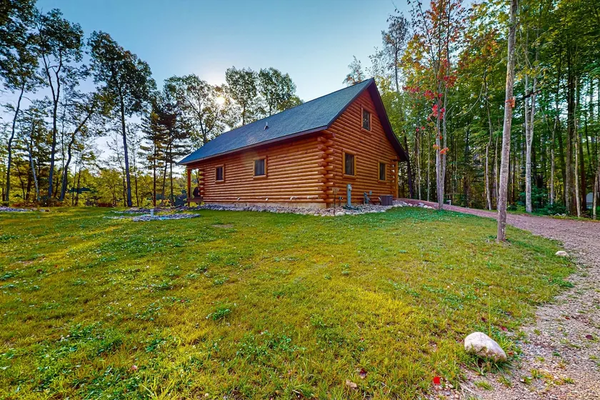 Modern Dog-Friendly Cabin with River Views - Image 1