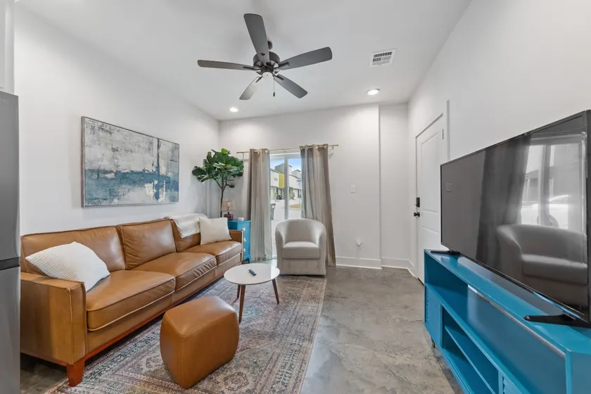 Jazz House•KING-Luxe Amenities-Fast WiFi-Wash/Dry - Image 1