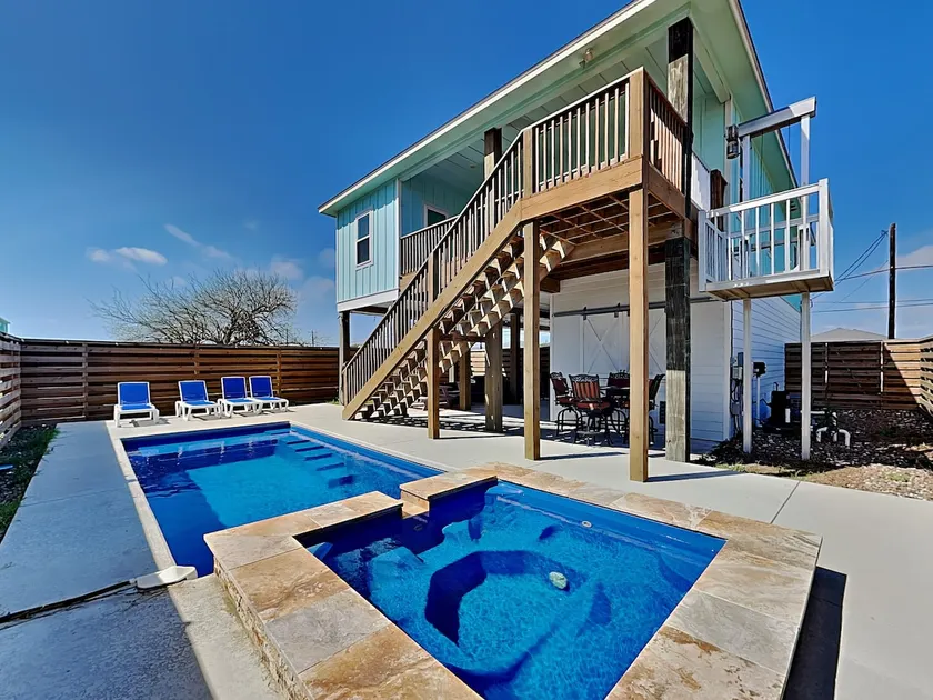 Mambos Grill - Image 1