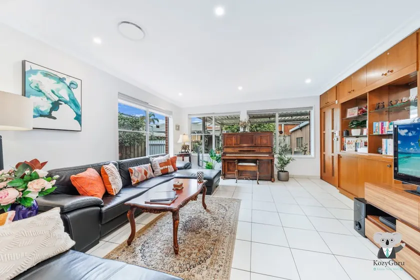 KozyGuru | Rockdale | Spacious Modern 2 Bedrooms Holiday Home - Image 1