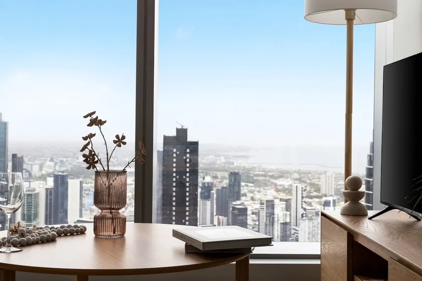 A Chic 2BR Apt with Panoramic Views FREE Parking - Image 1
