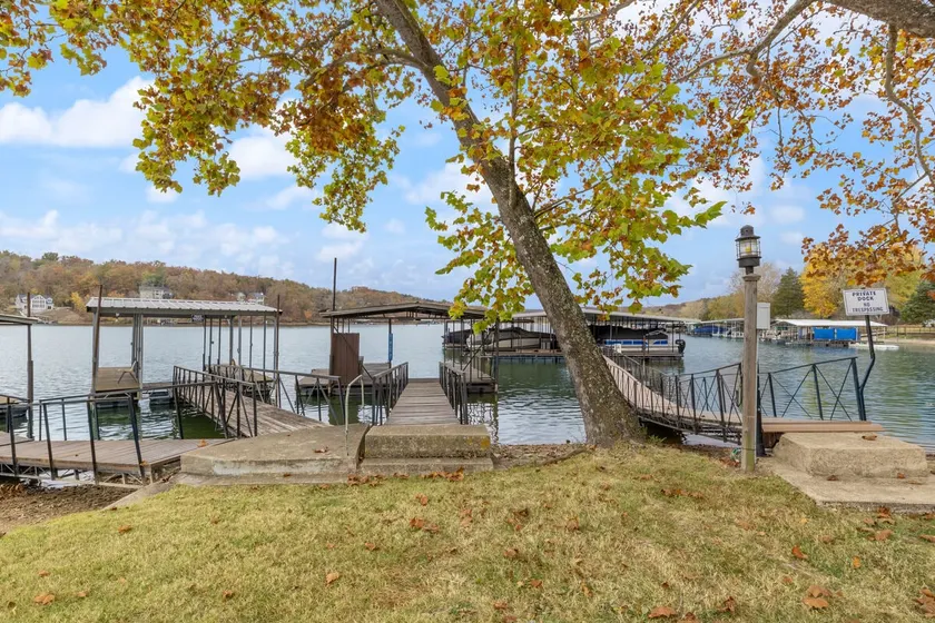 Stunning Lake View On A Nice & Quiet Relaxing Home - Image 1