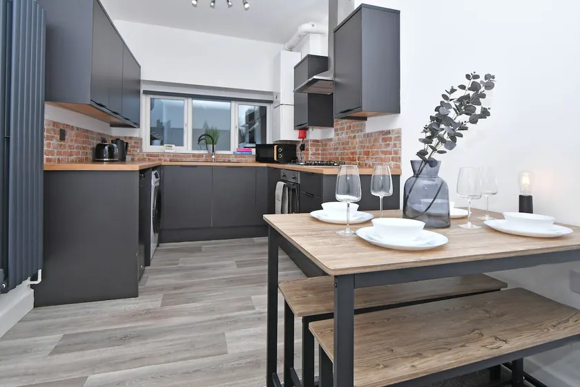 One Bedroom Sleeps 2-Apartment-Private Bathroom - Image 1