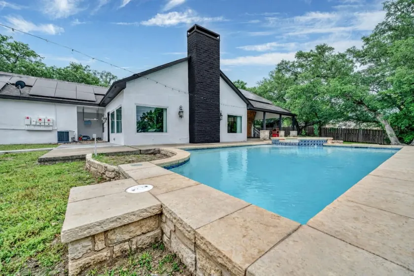 Pool | Arcade | Rock Climbing Wall | Lake | Bar - Image 1