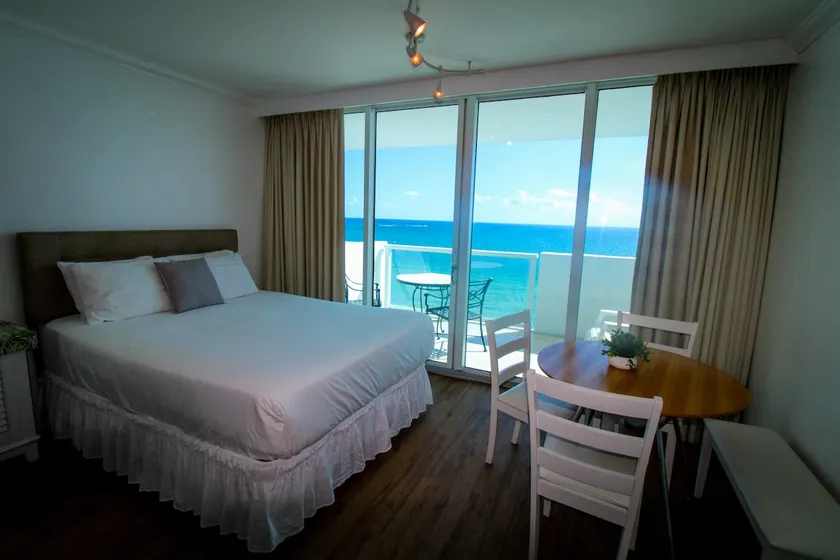 Castle 1029 Oceanview Balcony Studio, Free Parking - Image 1