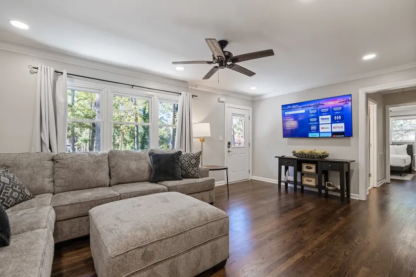 Modern 3BR Home Near LakePoint with Fenced Yard - Image 1