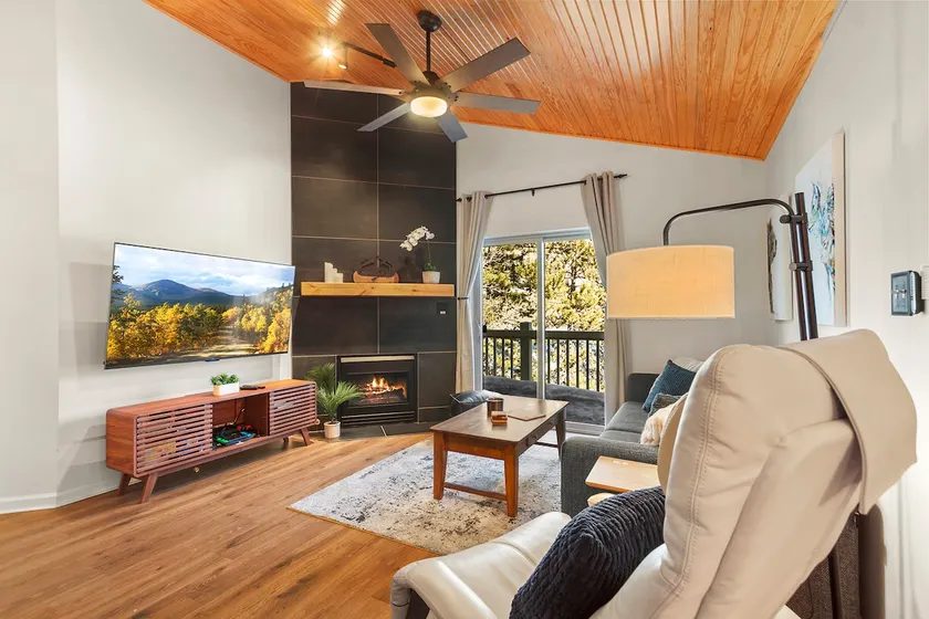 Adventure Haus•Free Bikes/Gear•Spa•$0 Cleaning Fee - Image 1