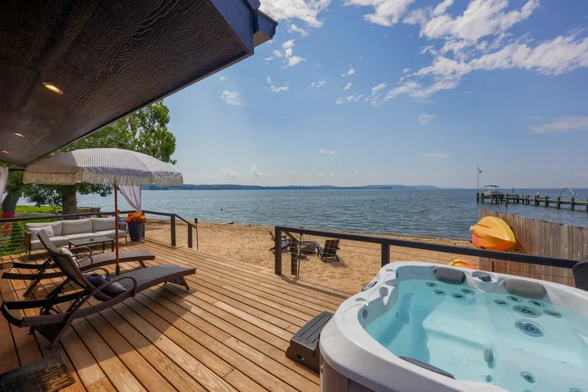 Long Beach Cottage - Image 1