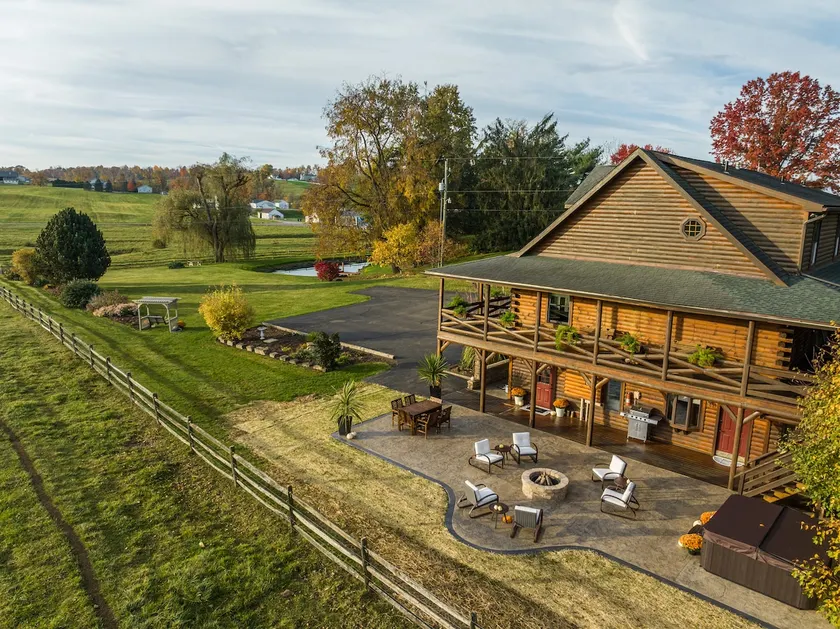 Spacious 6BR Retreat in Amish Country - Image 1
