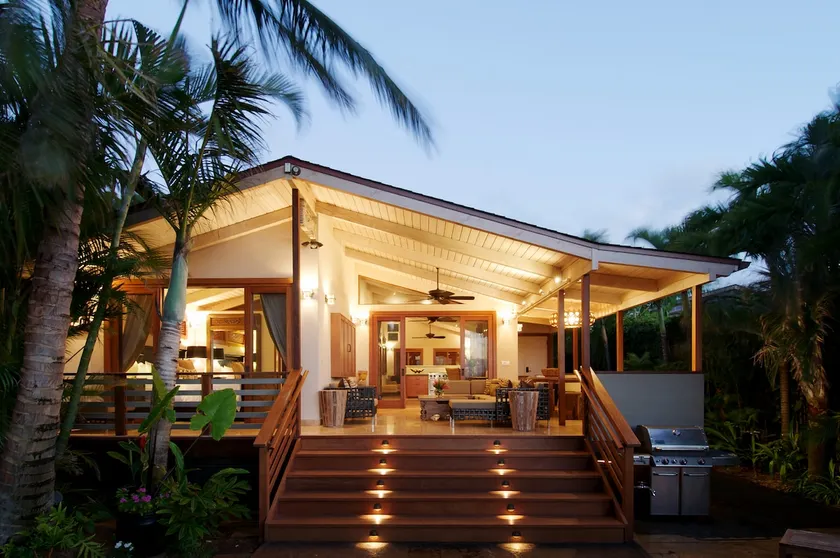 Paia Inn - 3 Bedroom Ocean Front Beach House - Image 1