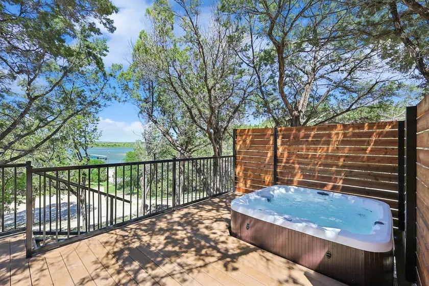 New listing! *Sunshine Retreat: lakeview, fire pit - Image 1