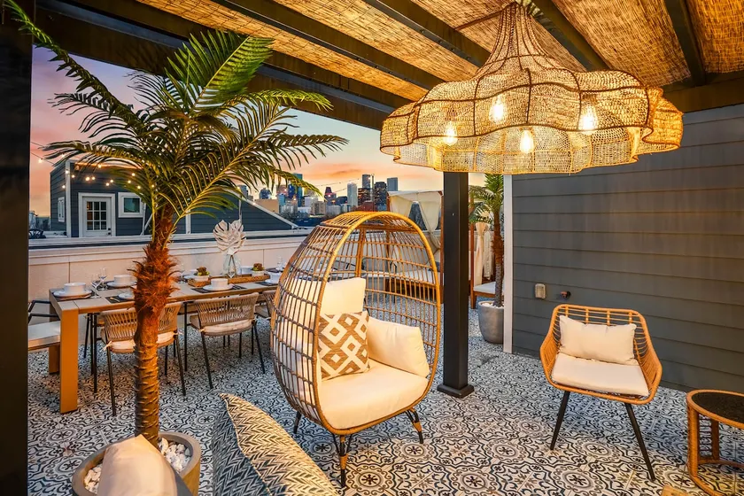 The Green Haus: Luxxe Cabana Rooftop Retreat - Image 1