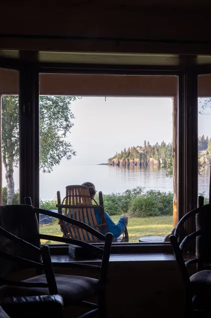 Lakefront retreat, river/wood fireplace/hot tub - Image 1