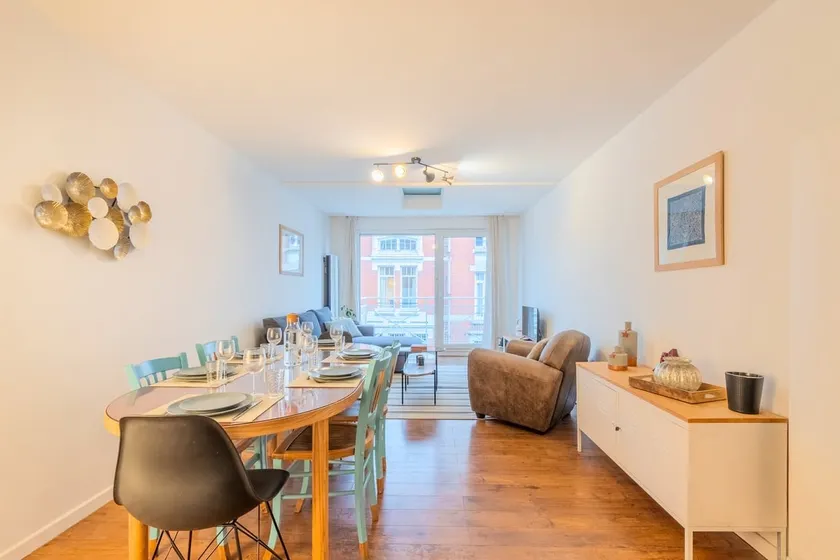 3 bedroom apartment with parking & balconies - Image 1