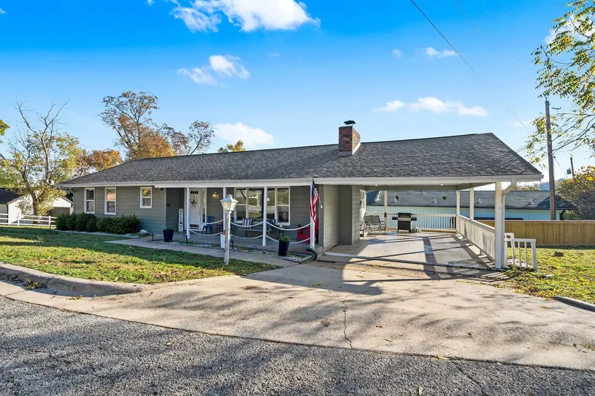 Branson Downtown Beauty - 4 BDR Home Sleeps 13 - Image 1