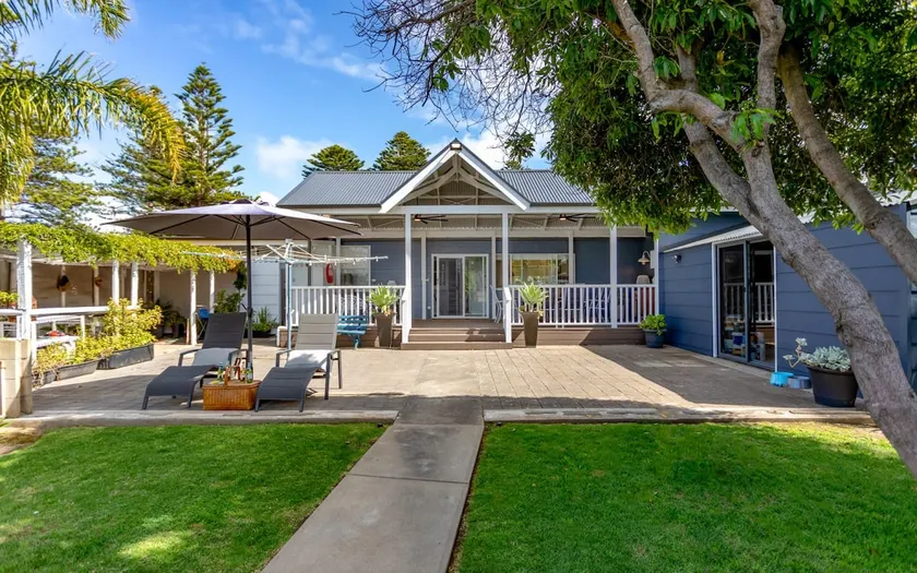 18 Strangways Tce Port Elliot - Linen Included - Image 1