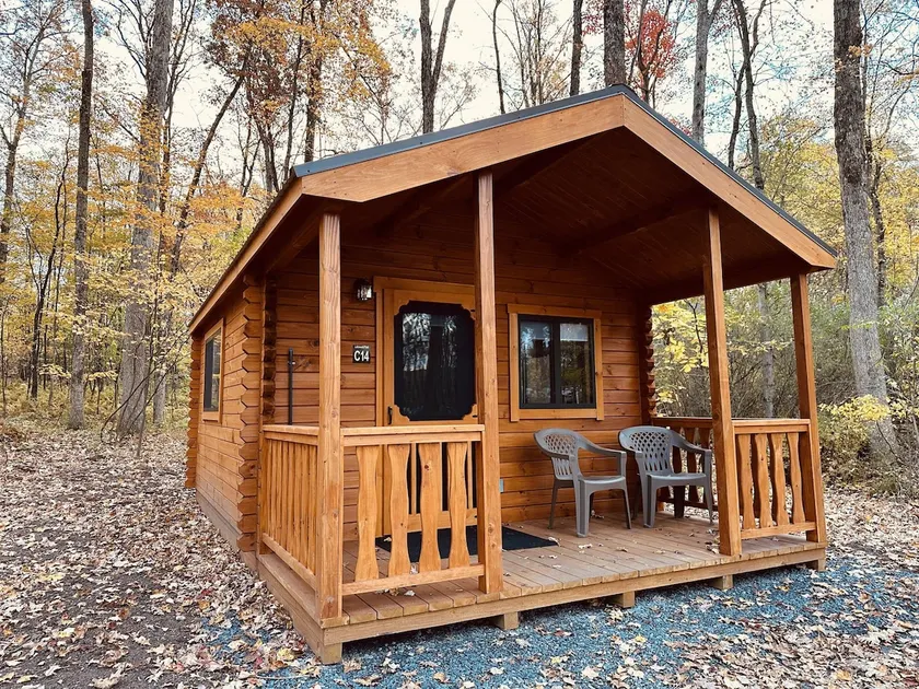 Rustic One Room Cabin with Lake Access - Image 1