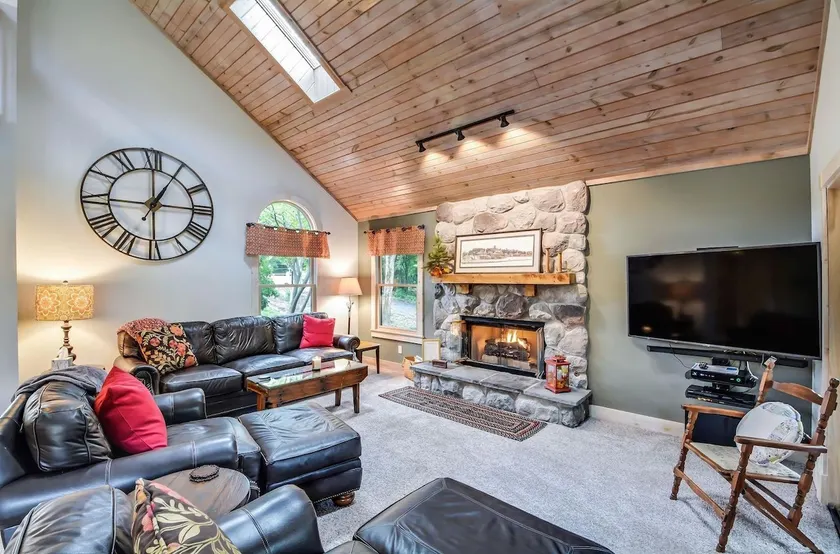 Westaway-Spacious Home w/Private Hot Tub, Fireplac - Image 1
