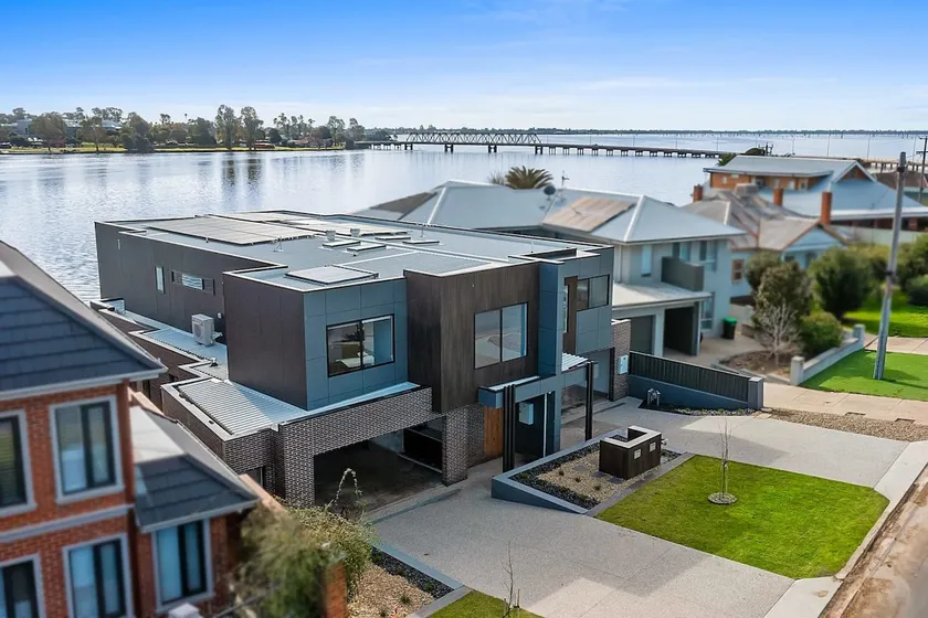 Edgewater on Irvine - Image 1