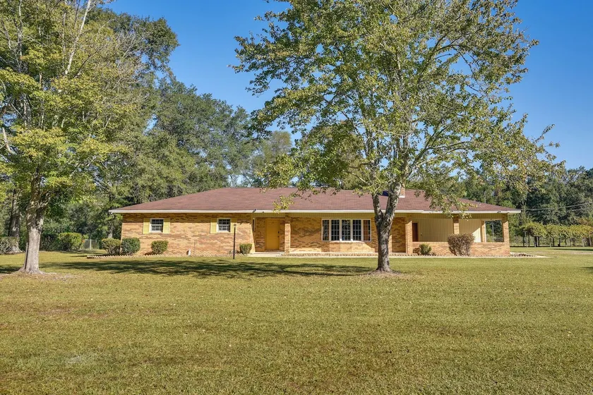 Vintage Chipley Getaway on Large Private Property - Image 1