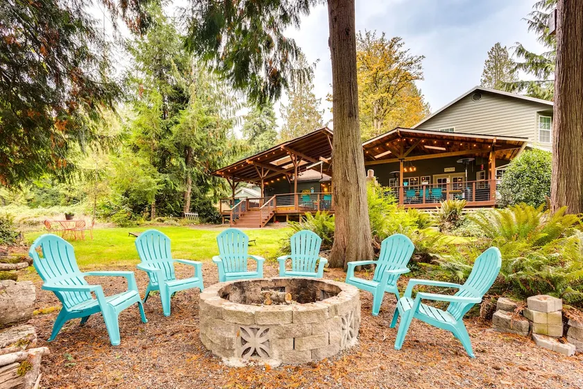 Hot Tub & Fire Pit Access! Peaceful Renton Retreat - Image 1