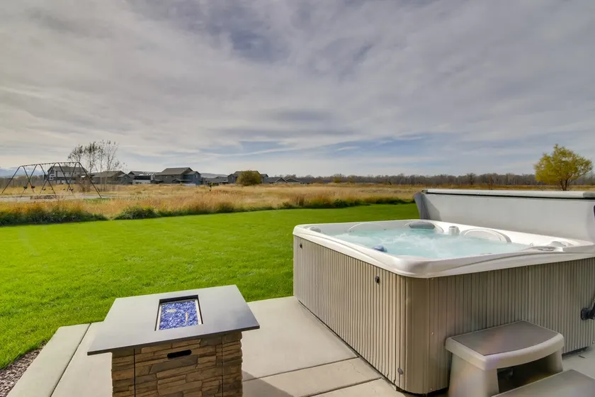 2 Mi to Hot Springs! Group Getaway in Bozeman - Image 1