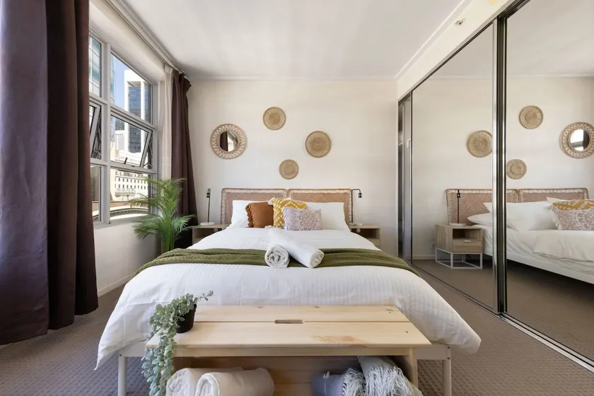 Stylish 2BR Apt Overlooking Darling Harbour - Image 1
