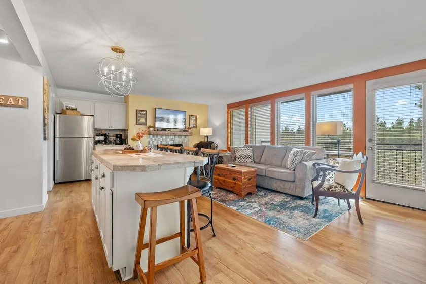 Mount Bachelor Ski Condo w/Hot Tub & Pool Sleeps 6 - Image 1