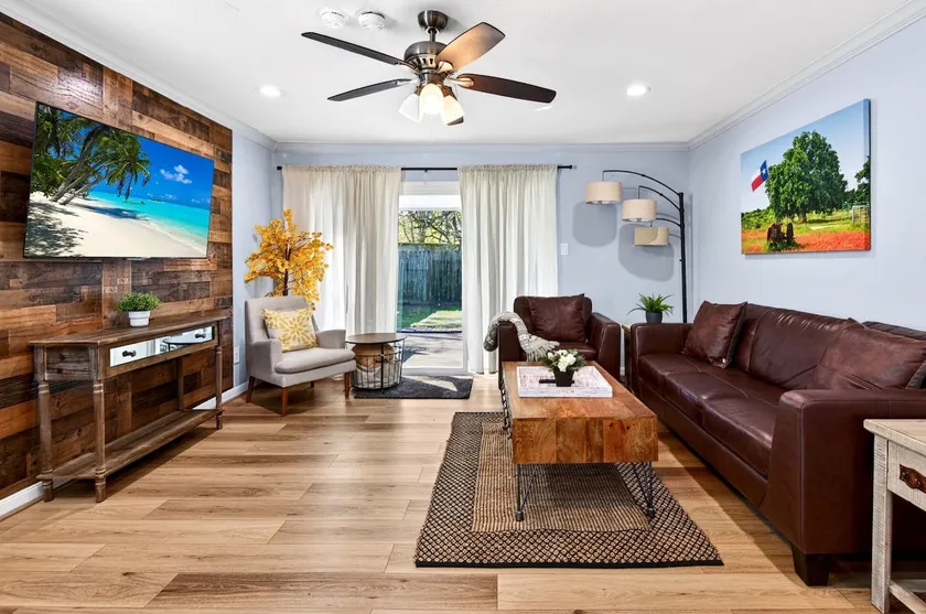 Woodlands Escape 3BR | Near Pavilion and Waterway - Image 1