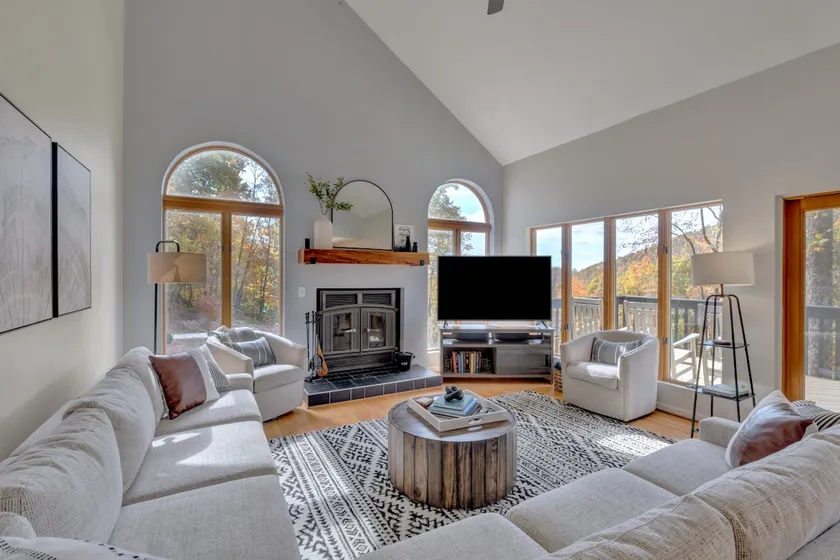 Three Ridges - Clean, Quiet, and Spacious 5BR - Image 1