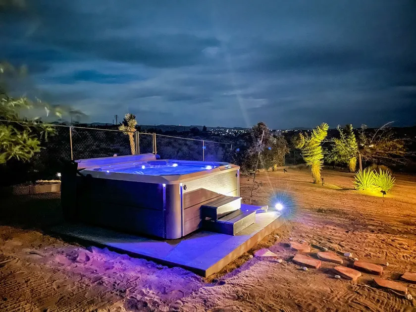 High View Haven - 5min to Park, Hot Tub, Fire Pit, BBQ - Image 1