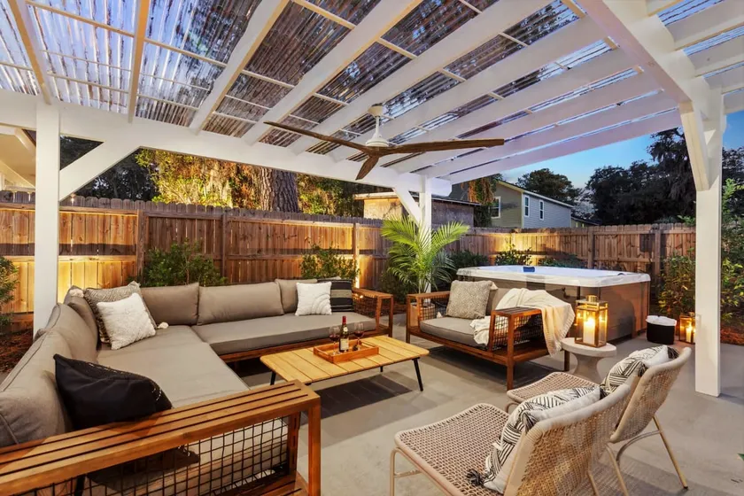 Luxe Modern Home Private Hot Tub - Image 1